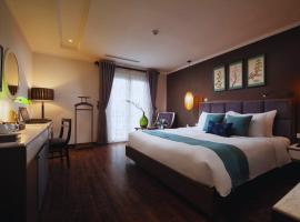 Hotel Emerald Waters Classy，位于河内老城区的酒店