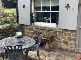 1A River Cottage, Baslow