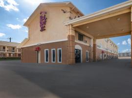 Red Roof Inn & Suites Denton，位于丹顿的酒店