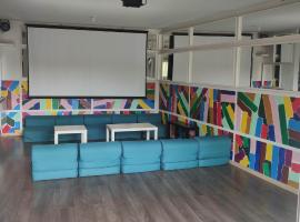 logement chambre seul en supplément ou dortoir mixte，位于罗克莫尔的酒店