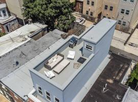 Trendy Fairmount Gem-5 star Location, Roof Deck, PARKING, GR8 for FAMILIES，位于费城东方州立监狱附近的酒店
