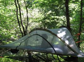 Tente suspendue au coeur de la forêt，位于Sainte-Croix-de-Volvestre的酒店