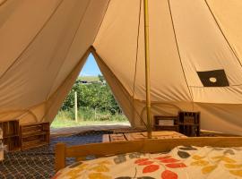 Roaches Retreat Eco Glampsite - Wallaby Way Bell Tent，位于利克的豪华帐篷
