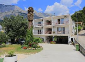 Apartments with a parking space Tucepi, Makarska - 2676，位于图彻皮的酒店