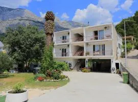 Apartments with a parking space Tucepi, Makarska - 2676