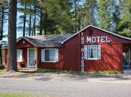 Two Rivers Motel and Cabins，位于Trout Creek布鲁尔滑雪区附近的酒店