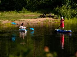 La Bohémienne des yourtes du petit ruisseau，位于Mandeville的豪华帐篷