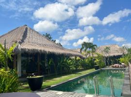 La Reserva Villas Bali，位于金巴兰的带泳池的酒店