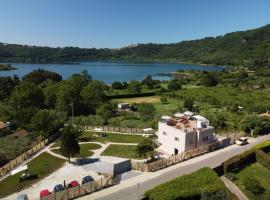 il Lago di Nemi，位于内米的酒店