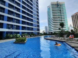 AIR Residences Makati- A Home to Remember by Luca's Cove，位于马尼拉RCBC广场附近的酒店