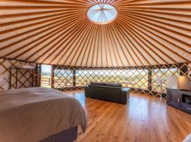 Awaawa Yurts - Tane Yurt，位于棕榈滩的酒店