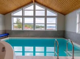 Exclusive fjordside villa with swimming pool, sauna, jacuzzi and boat hire