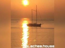 Lachea House appartamento sul mare dei Ciclopi，位于阿奇卡斯泰洛的度假短租房