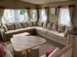 Deluxe 3 Bedroom Caravan with extra en-suite North Shore