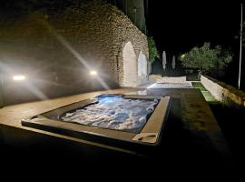 Casa el Franc&eacute;s，位于格劳斯的带热水浴缸的酒店