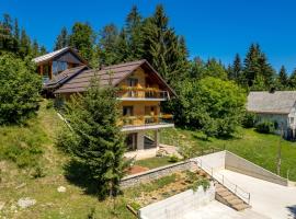 Greenhouse Klara with heated pool，位于Tršće的酒店