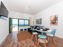Luxury Suite Sea Front V，位于宏达海滩的酒店