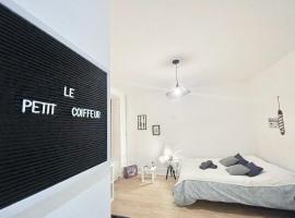 Le BarberShop, centre ville, parking gratuit，位于米卢斯的酒店