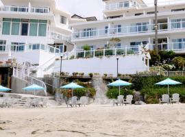 卡普里拉古娜海滩精品酒店，位于拉古纳海滩的带停车场的酒店