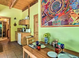 Pet-Friendly Leicester Mountain View Escape，位于Leicester的酒店