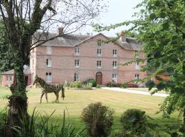 Manoir du Taillis，位于Heugon的带停车场的酒店