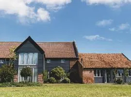 Stackyard Lodge - enchanting 18th Century converted barn in the Waveney Valley