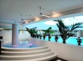 Hanza Tower AJP Lux Apartment，位于什切青的带按摩浴缸的酒店