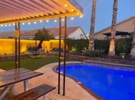Gorgeous Henderson Home with Pool!，位于拉斯维加斯野马高尔夫球场附近的酒店