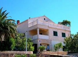 Apartments with a parking space Sumartin, Brac - 11926