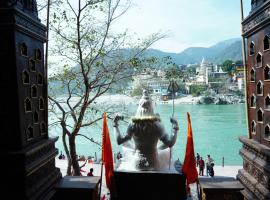 Vedic Dham Ganga，位于瑞诗凯诗的度假村