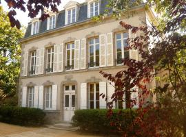 Maison de la Garenne & Spa，位于瓦讷Vannes Marina附近的酒店