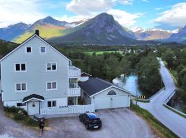 Apartment Dreamvalley，位于Isfjorden的酒店