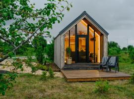 Unique Tiny House at Saaremaa Golf & Country Club，位于库雷萨雷的酒店