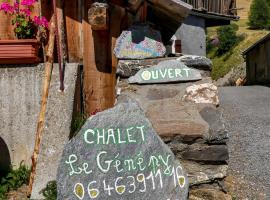 Chalet le Genepy with amazing views!，位于凯拉地区莫利讷Téléski du Col de la Lauze附近的酒店