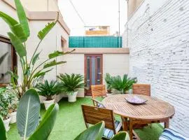 CASA ESPECTACULAR DE DISEÑO CON JARDIN INTERIOR