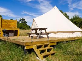 Walltree House Glamping，位于布拉克利的度假短租房