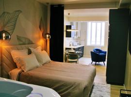 Appartement luxueux avec Jacuzzi privatif，位于罗阿纳圣甲虫会议中心附近的酒店