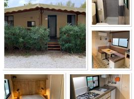 Mobile home Comfort Viareggio - Camping Paradiso- R028，位于维亚雷焦的豪华帐篷营地