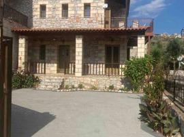 Nikkis house in Stoupa, close to all amenities，位于斯陶帕的别墅