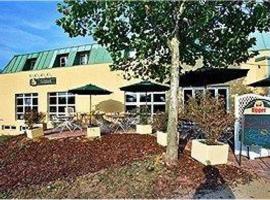 Aktivhotel Seepark，位于圣珀尔滕的酒店
