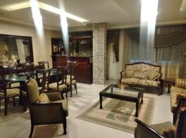 City Center Furnished Apartment，位于马达巴的酒店