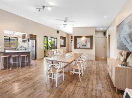 Mudjimba Escape-pet friendly, luxury villa w/ pool，位于穆德吉巴的酒店