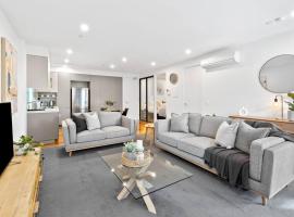 Pier Point 404- Luxe on Geelong Waterfront, 2 BDRM，位于吉朗皇家吉朗游艇俱乐部附近的酒店