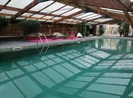 Gîte L'Ange Blanc 12 chambres, 25 personnes, piscine couverte chauffée