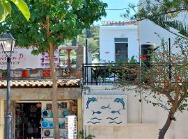 Christin P. Cute home with patio，位于克里察的酒店