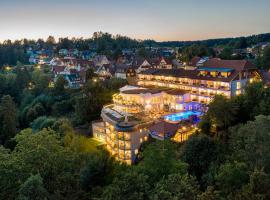 Hotel Kronelamm im Schwarzwald，位于巴特泰纳赫-察费尔施泰因的酒店