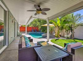 Spacious Folsom Getaway with Pool and Hot Tub!，位于佛森的酒店