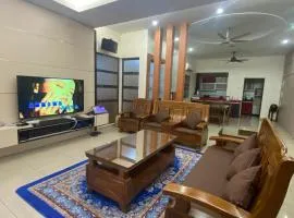 Villa near SPICE Arena 4BR 24PAX with KTV Pool Table and Kids Swimming Pool