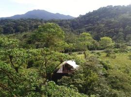 Garza del Sol Glamping Río Celeste Buganvilia，位于San Rafael里奥塞莱斯特瀑布附近的酒店