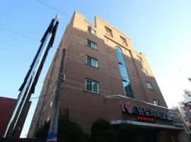 Utopia Hotel